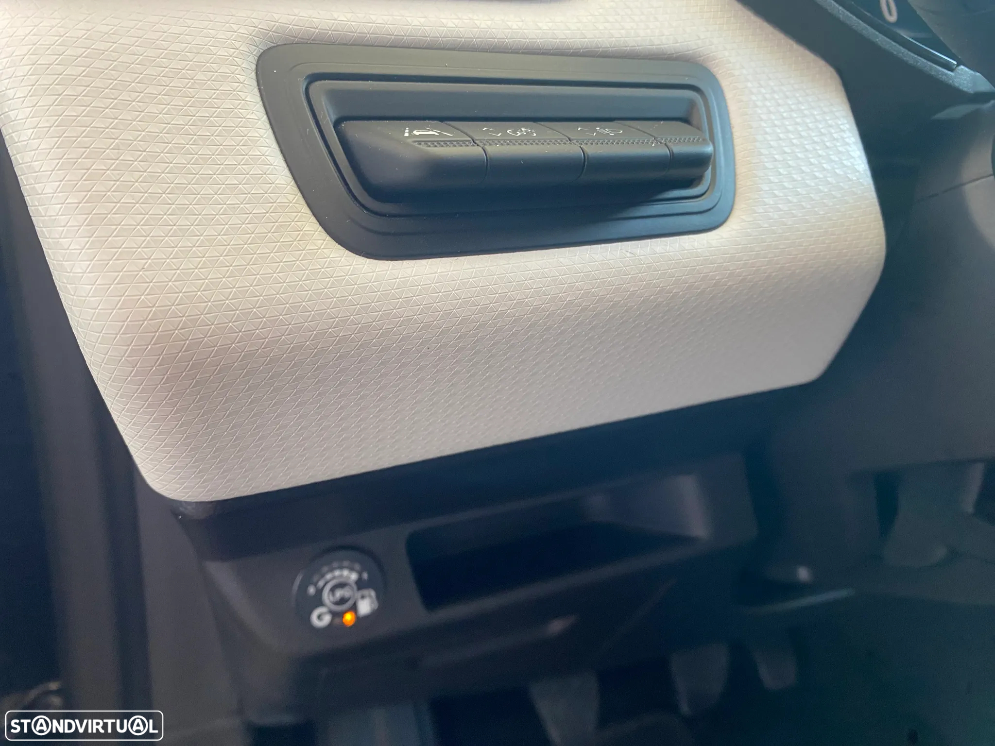 Renault Clio 1.0 TCe Limited Bi-Fuel - 19