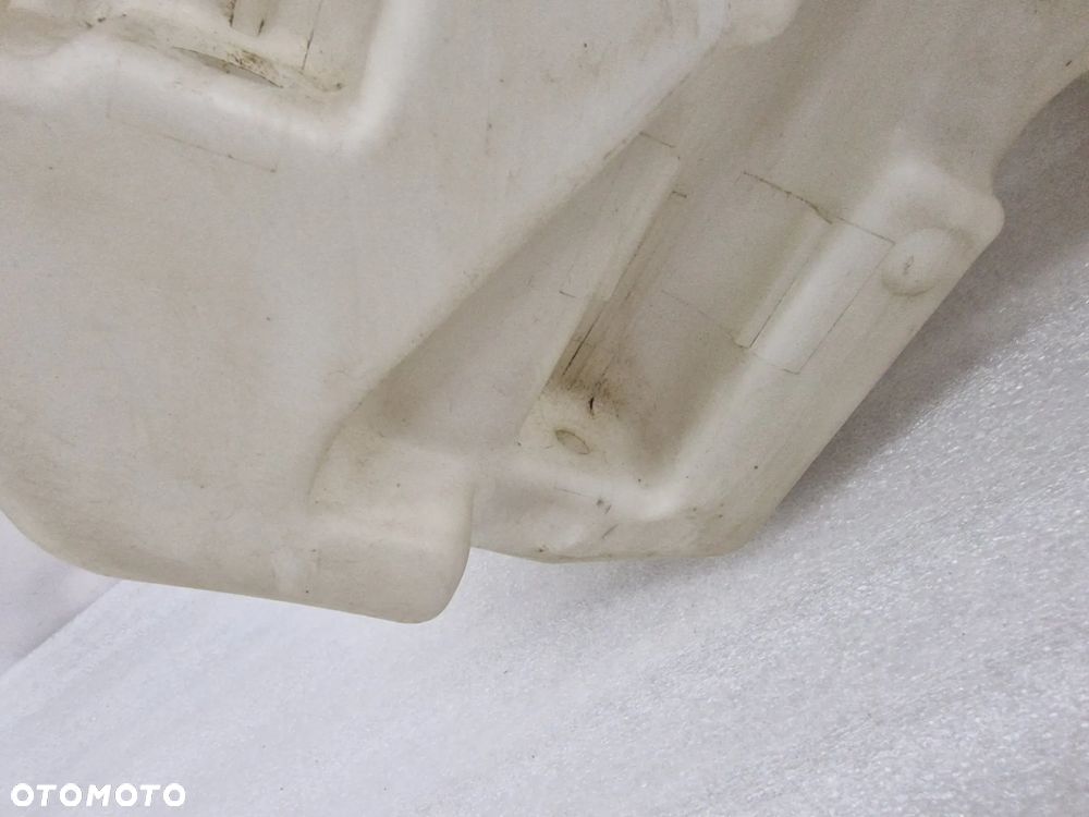 SKODA OCTAVIA 3 III / SEAT LEON 3 III / AUDI A3 8V ZBIORNICZEK SPRYSKIWACZY POD SPRYSKI , NR 5Q0955453R / 5Q0955449P , NR AUKCJI ZS104 - 3