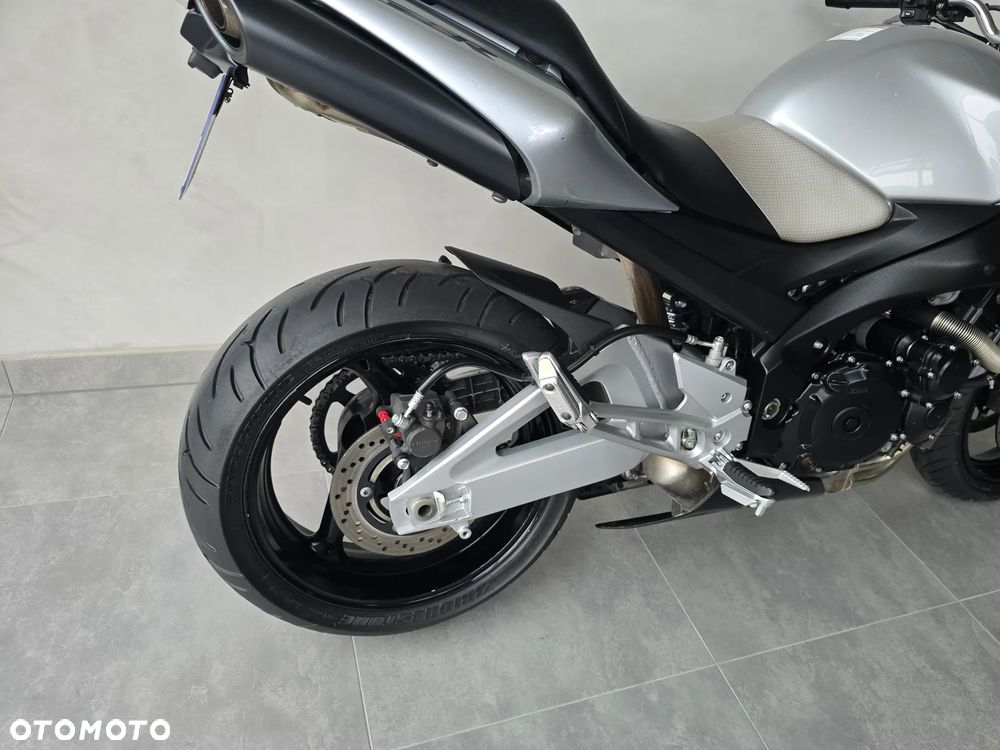 Suzuki GSR - 36