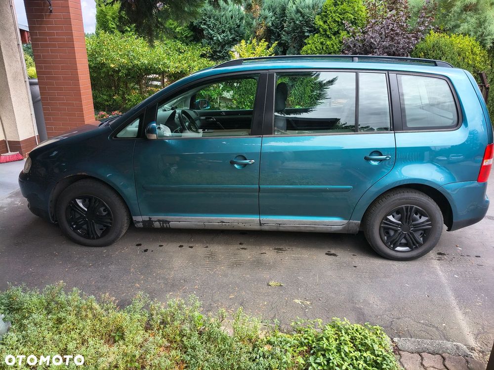 Volkswagen Touran 1.6 FSI Basis - 6