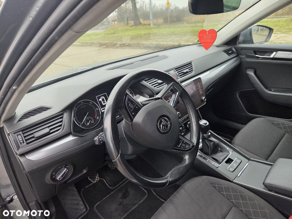 Skoda Superb 2.0 TDI Active - 29