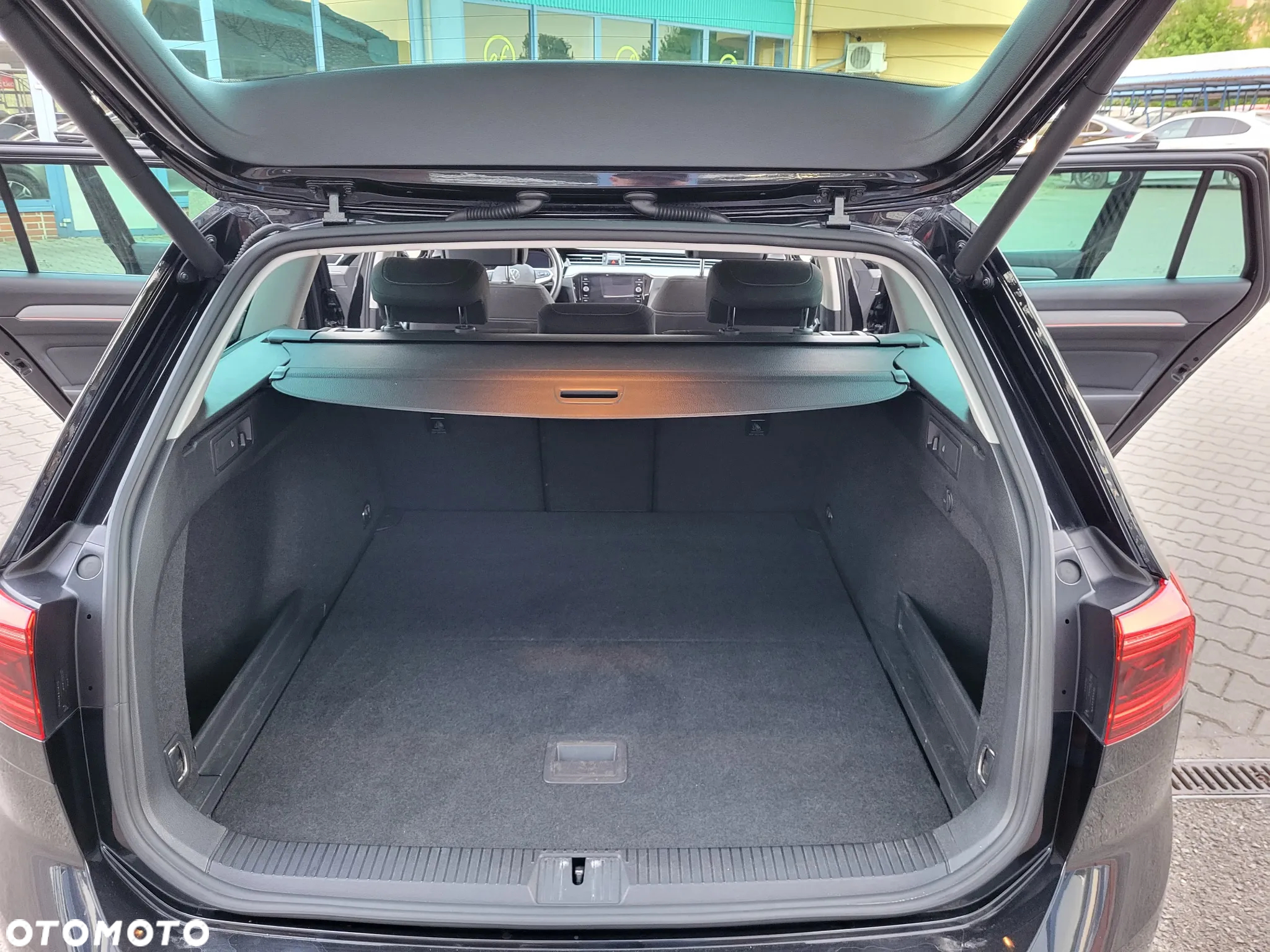 Volkswagen Passat - 12