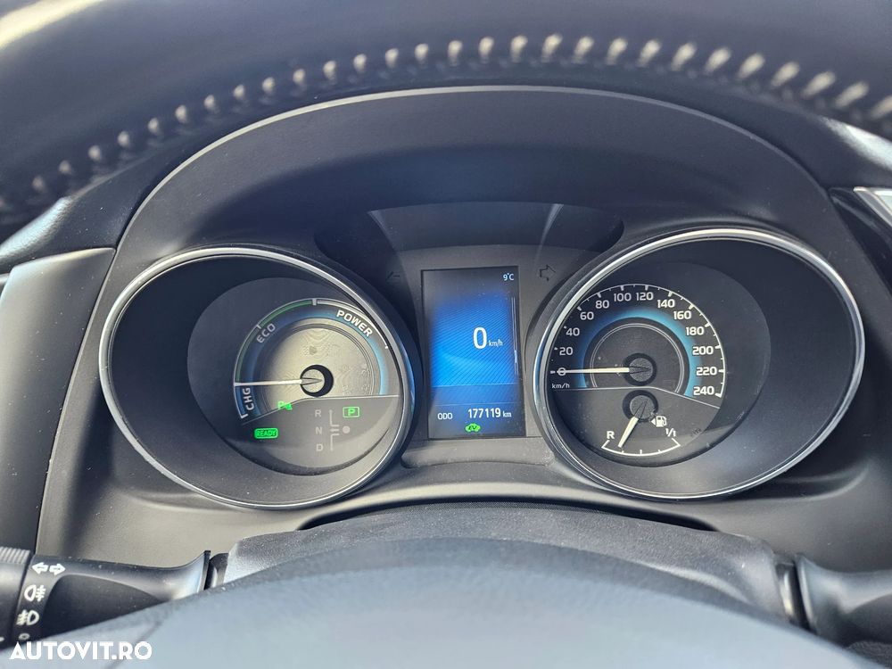 Toyota Auris 1.8 L VVT-i Hybrid Sol - 19