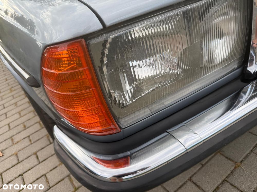 Mercedes-Benz W123 - 15
