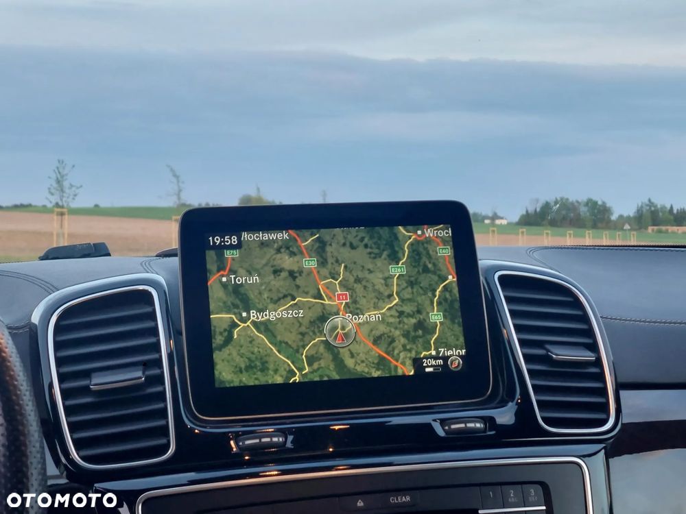 Mercedes-Benz GLS - 27