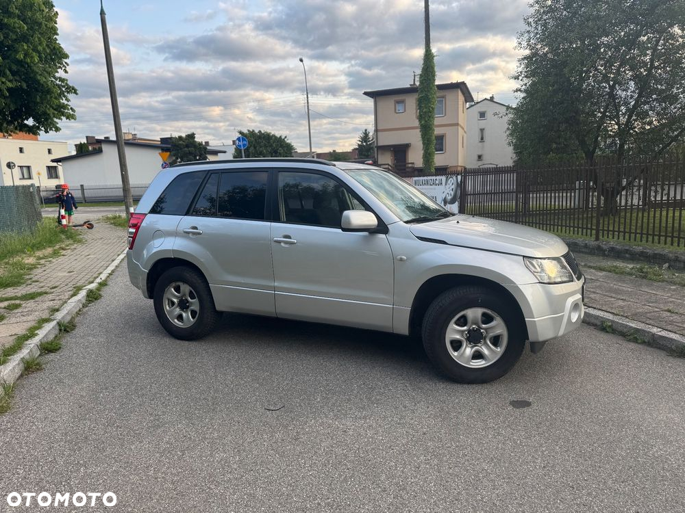 Suzuki Grand Vitara 2.0 - 8
