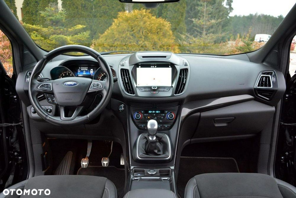 Ford Kuga 1.5 EcoBoost 2x4 ST-Line - 24