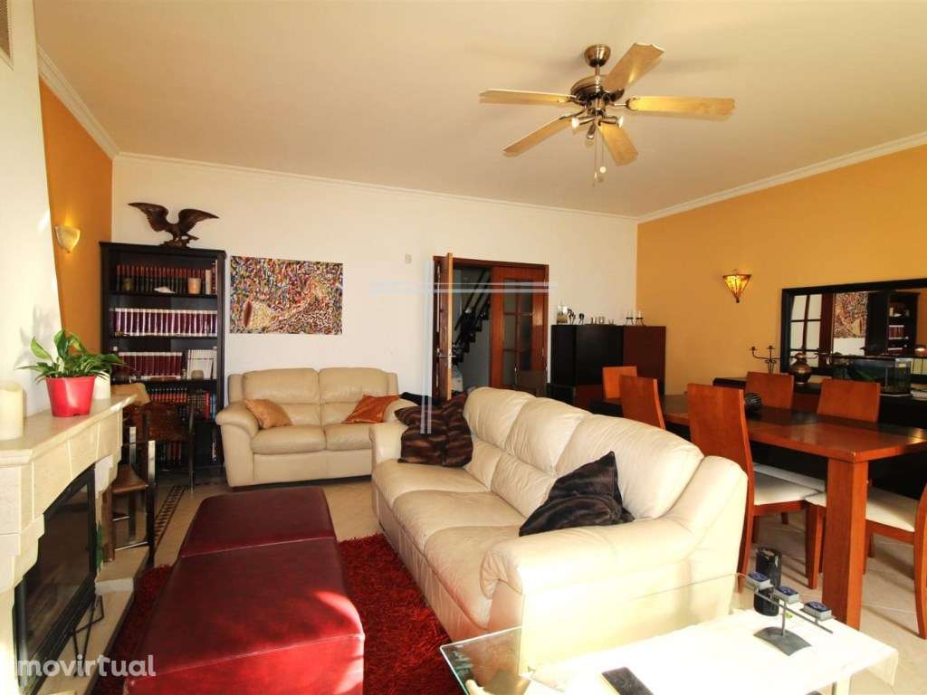 Moradia em banda T4, arquitetura tradicional com garagem - Vale Mil... - Grande imagem: 2/30