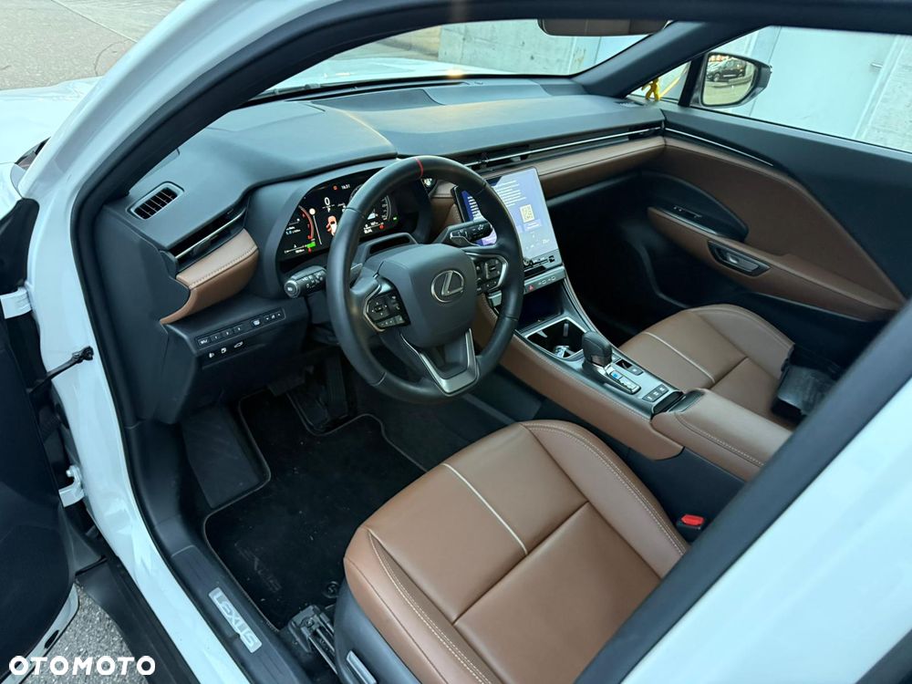 Lexus LBX AWD E-Four Relax - 4