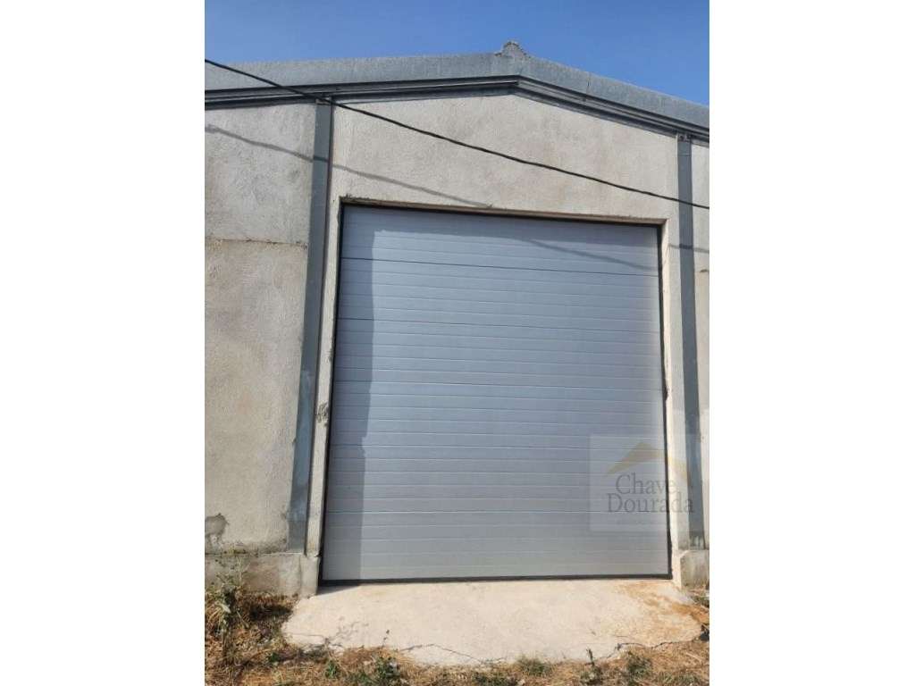 Armazém agrícola arrenda-se com1350m2, em Almalaguês - Grande imagem: 2/7