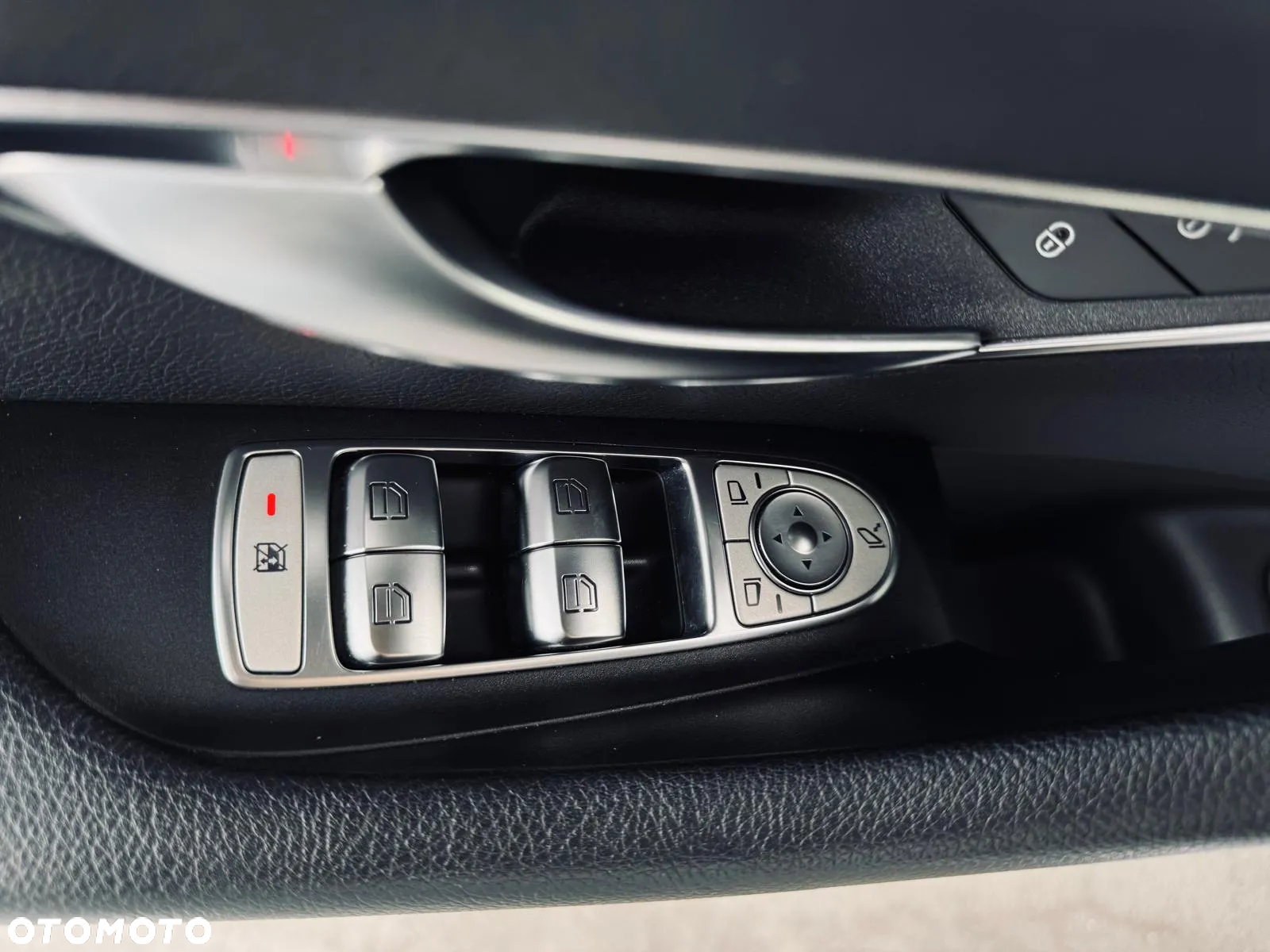 Mercedes-Benz Klasa E 220 d T 9G-TRONIC Avantgarde - 22