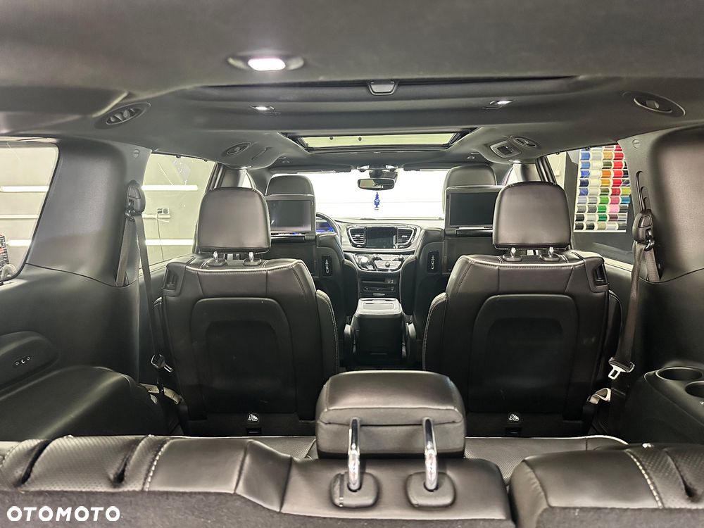 Chrysler Pacifica - 30