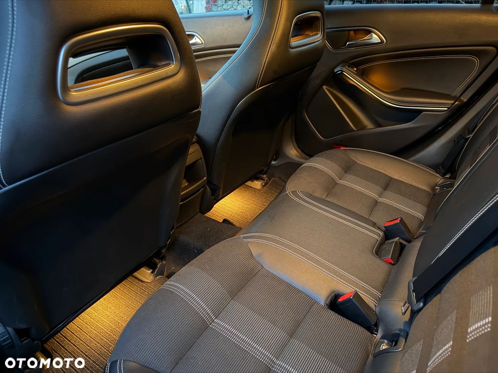 Mercedes-Benz CLA 200 d 7G-DCT UrbanStyle Edition - 35