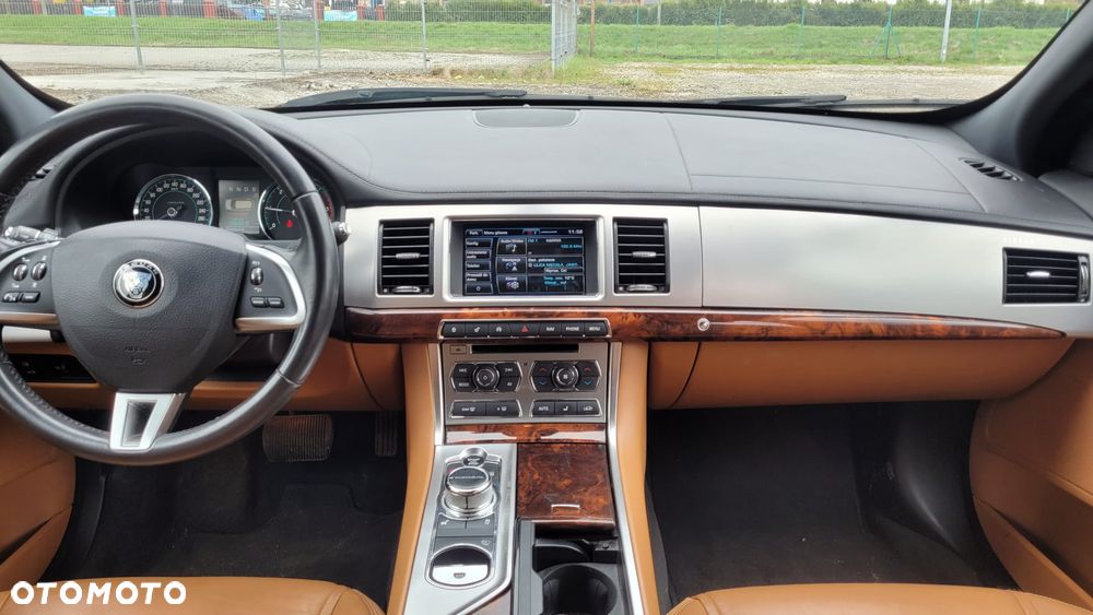 Jaguar XF 2.2 D Premium Luxury - 8
