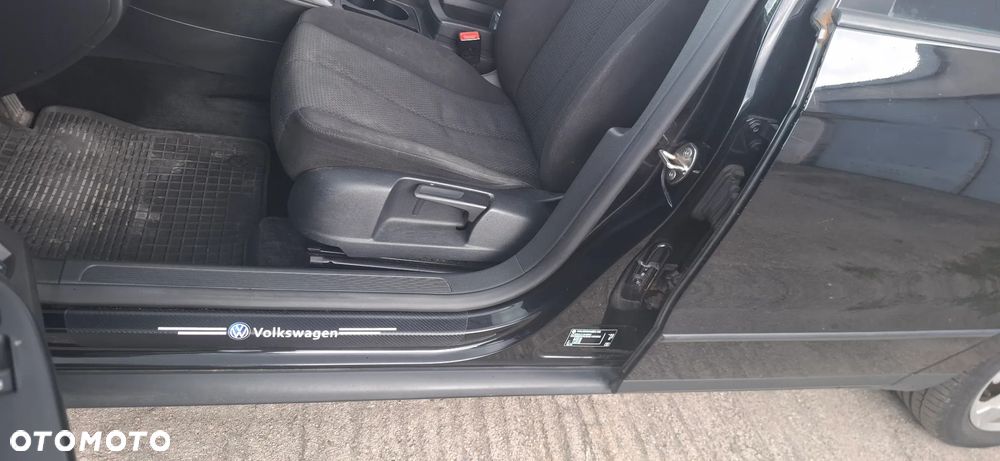 Volkswagen Passat - 11