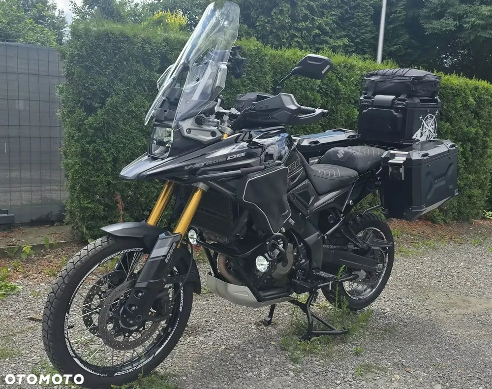 Suzuki V-STROM - 10