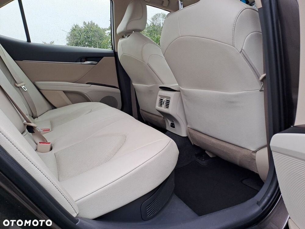 Toyota Camry 2.5 Hybrid Comfort CVT - 26