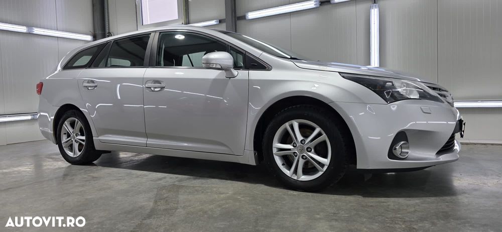 Toyota Avensis 2.0 D-4D - 21
