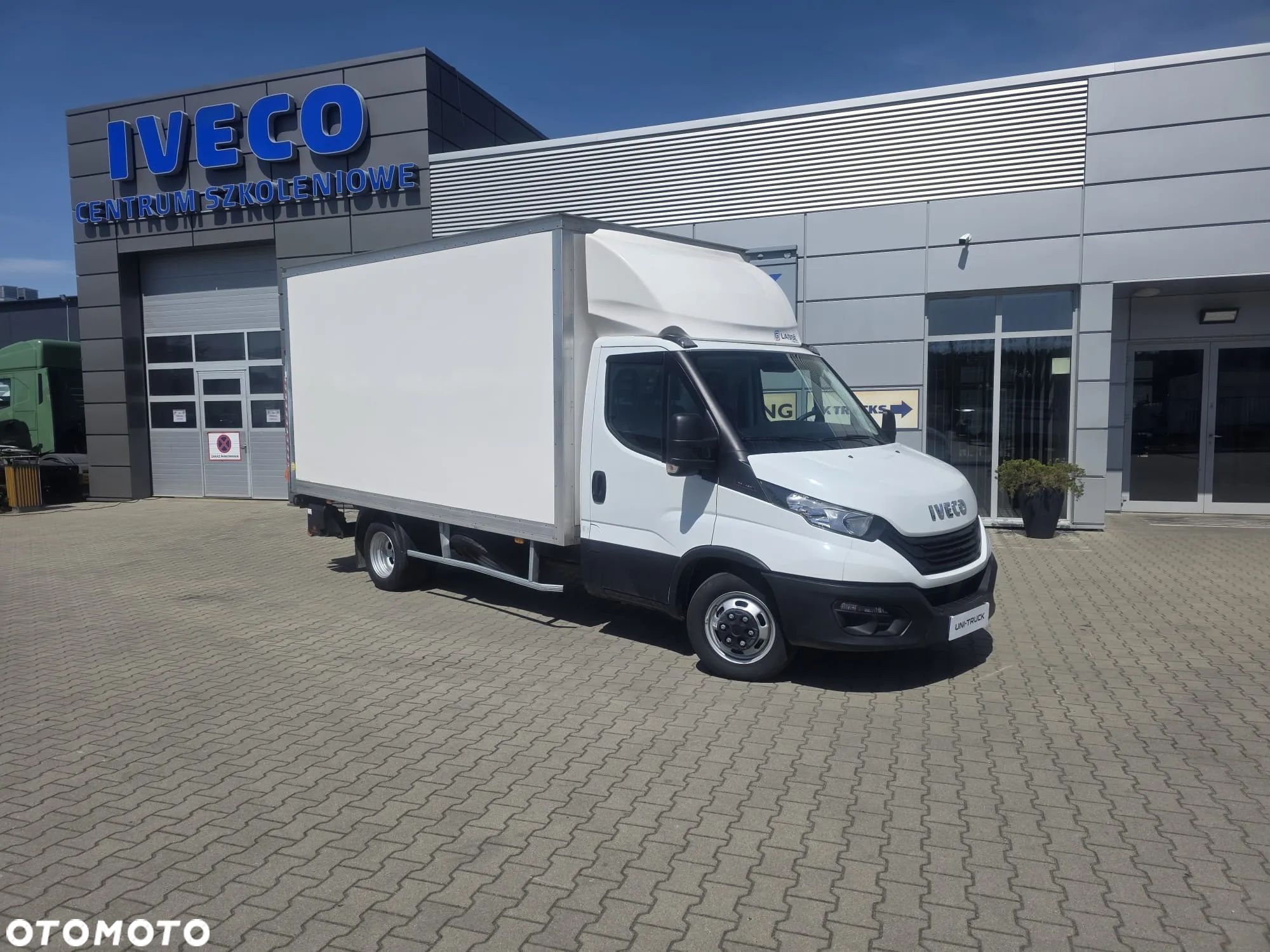 Iveco 35C16 Kontener z winda 8EP rok 2024 ! Jak Nowy Gwarancja do 03-2026 ! - 1