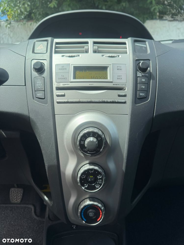 Toyota Yaris 1.3 VVT-i Cool - 11