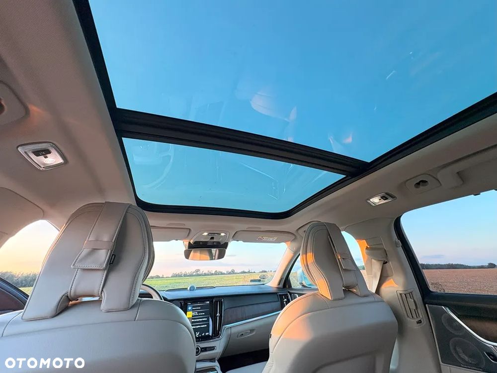 Volvo V90 Cross Country - 11