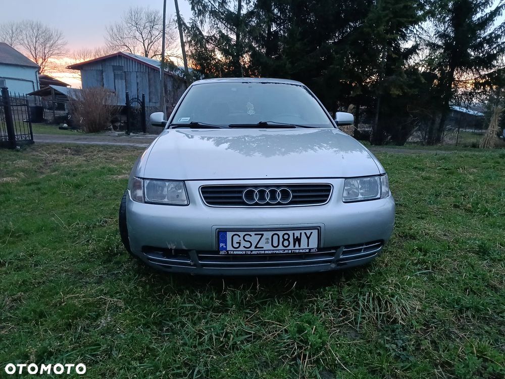Audi A3 3-drzwiowe 1.6 Attraction - 2