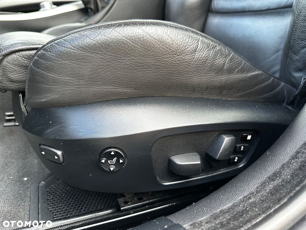 BMW Seria 3 330xi Touring - 11