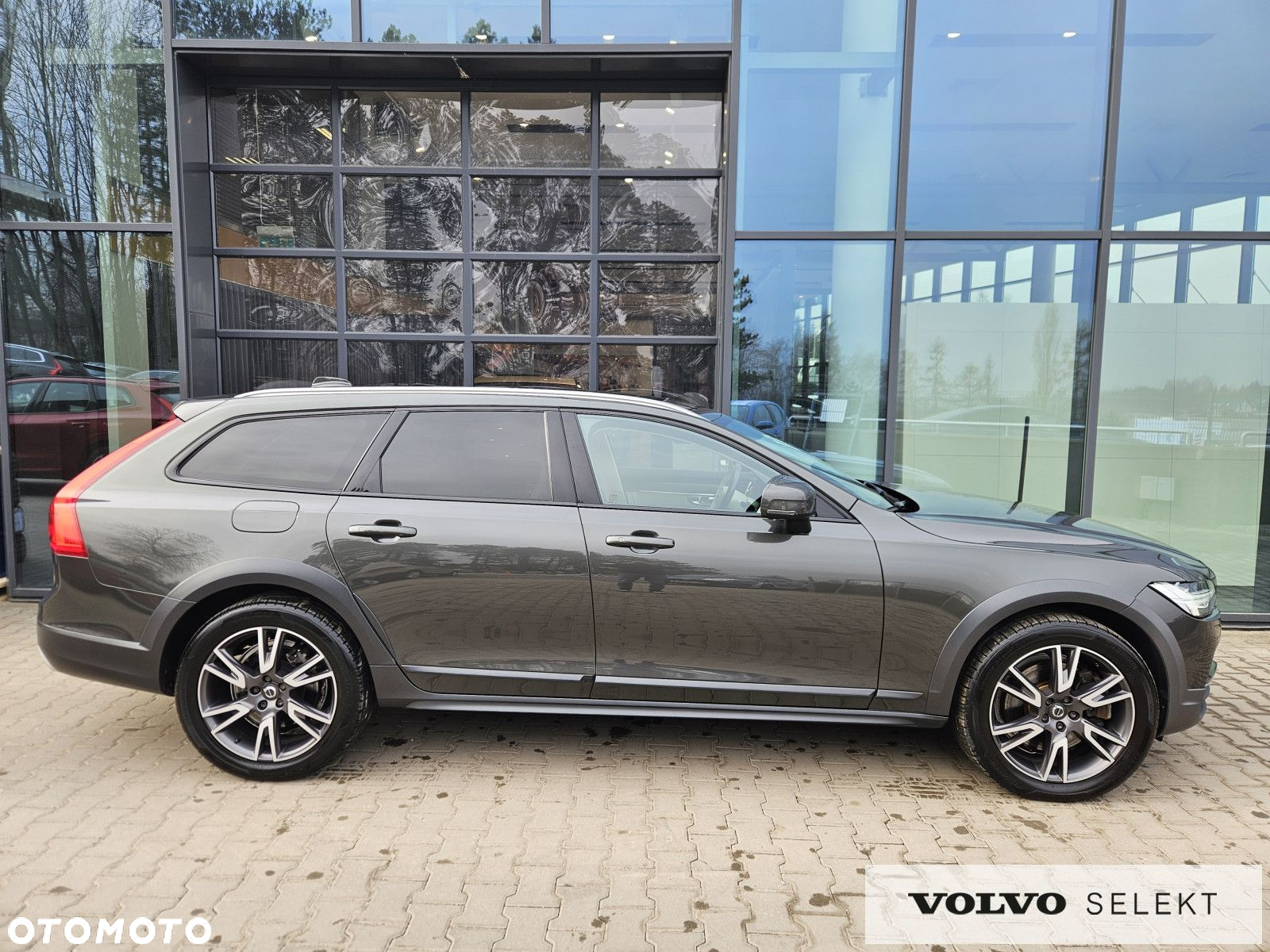 Volvo V90 Cross Country - 10