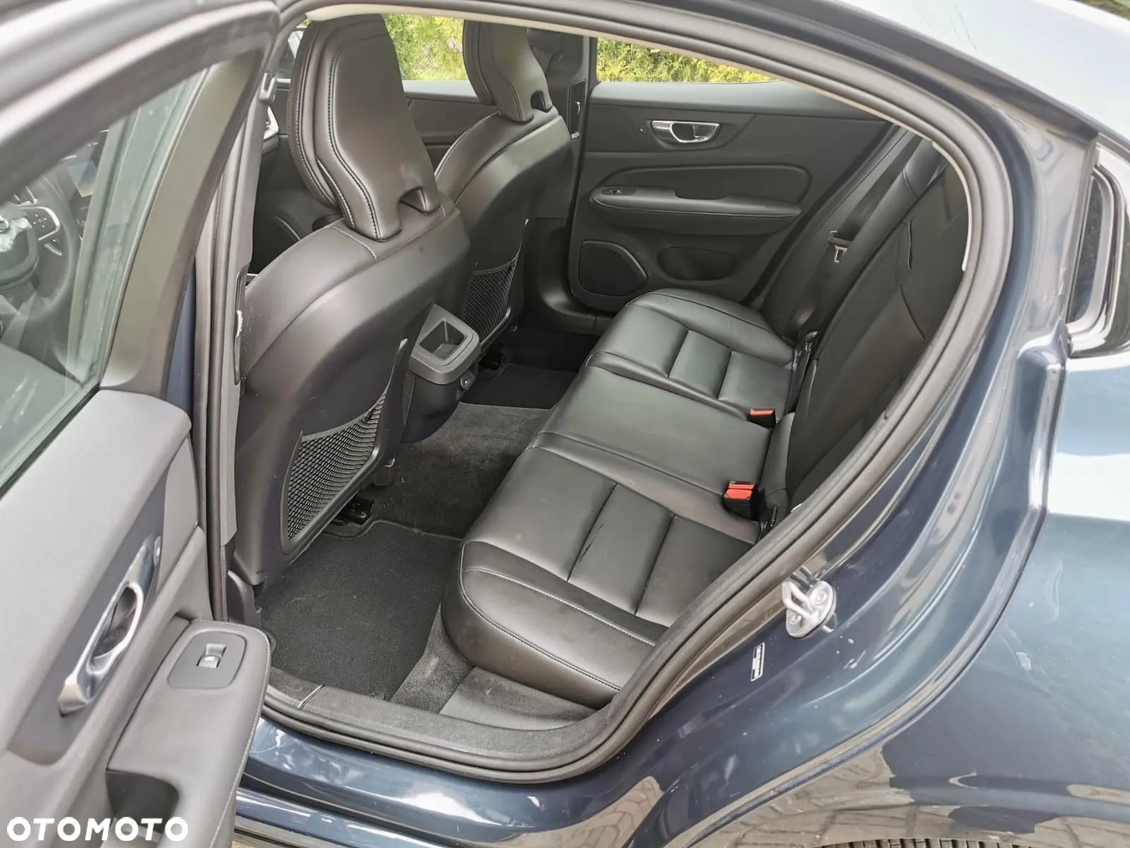Volvo S60 B5 B AWD Plus Dark - 9
