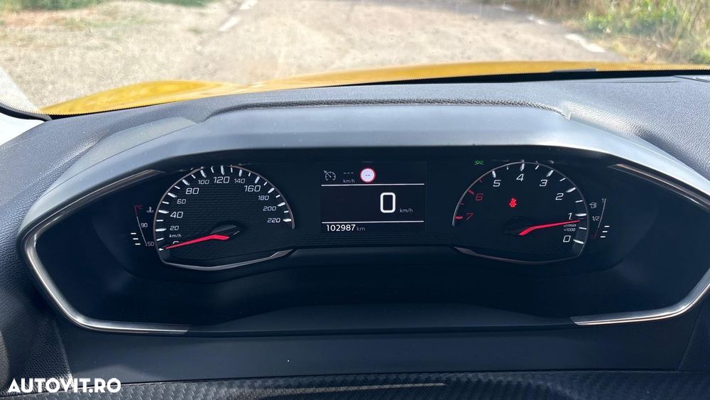 Peugeot 208 1.2 L PureTech STT Allure Pack - 6