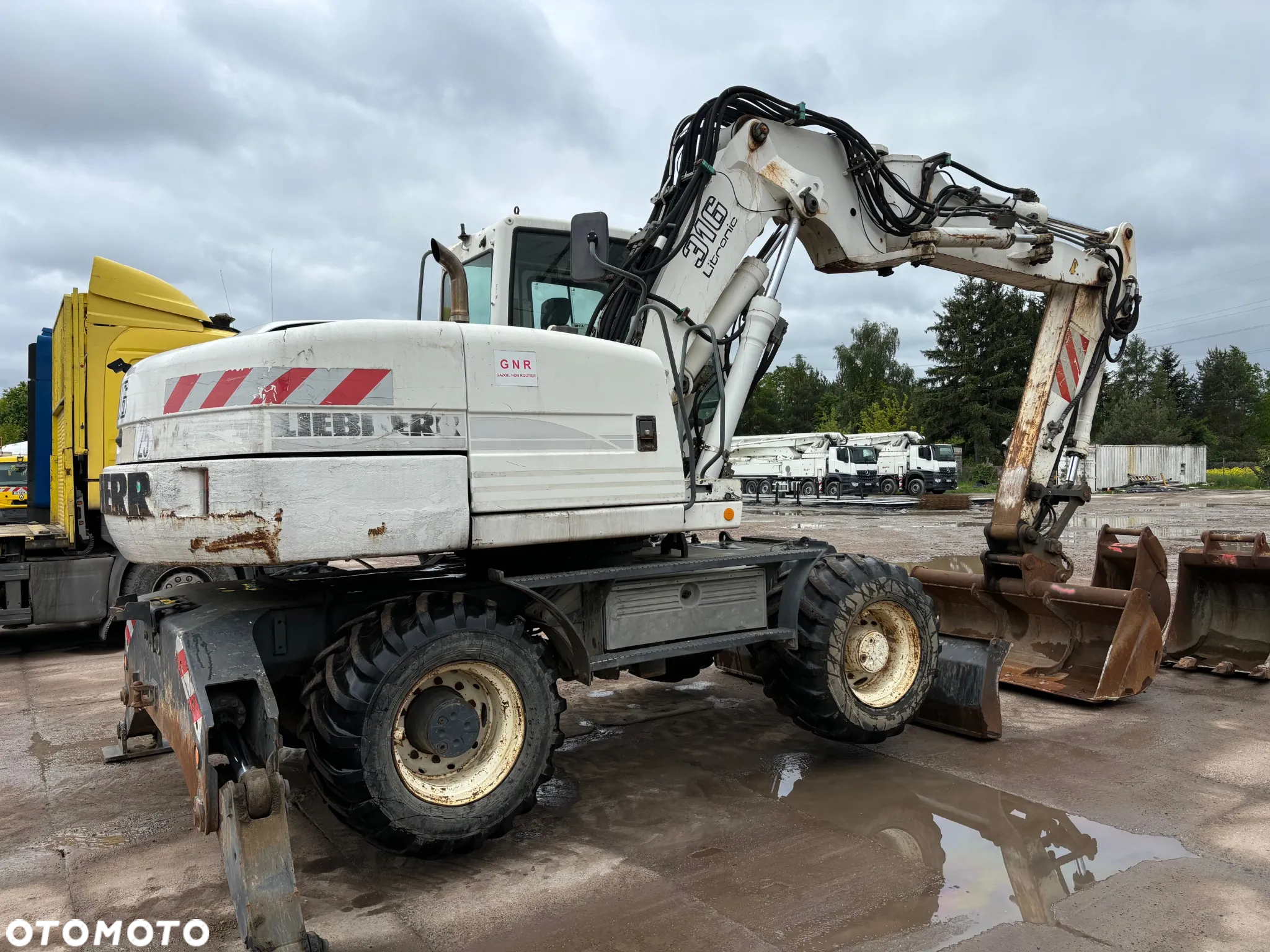 Liebherr A316 z 2004r. / 3 łyżki / podpory / pług - 7