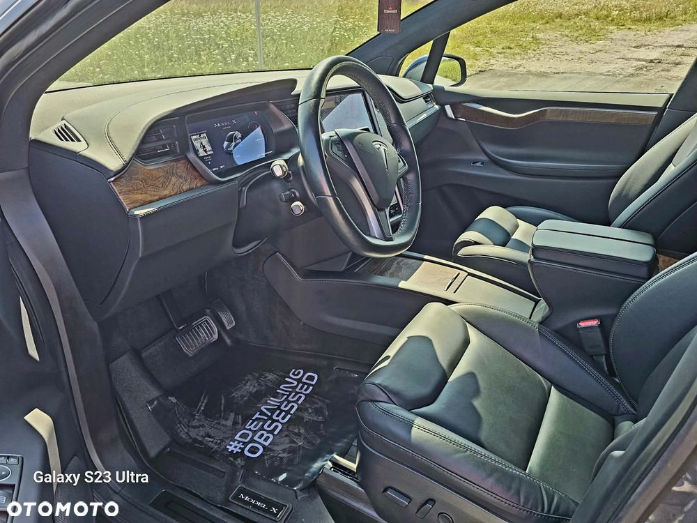 Tesla Model X - 17
