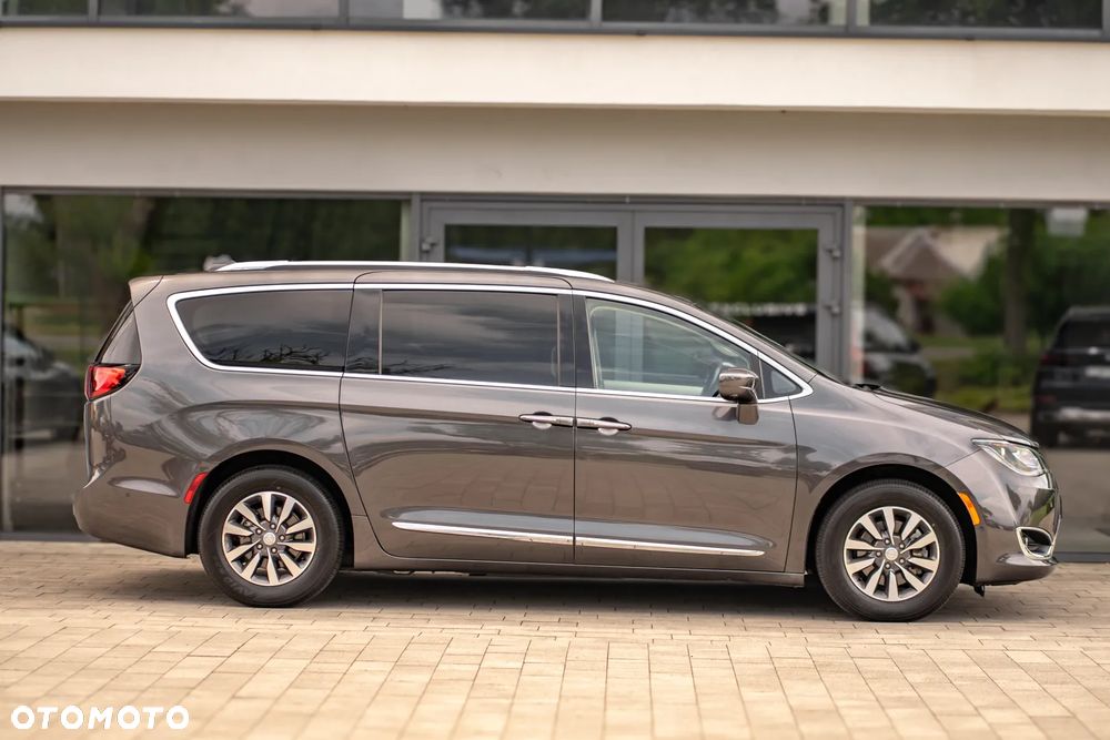 Chrysler Pacifica - 13