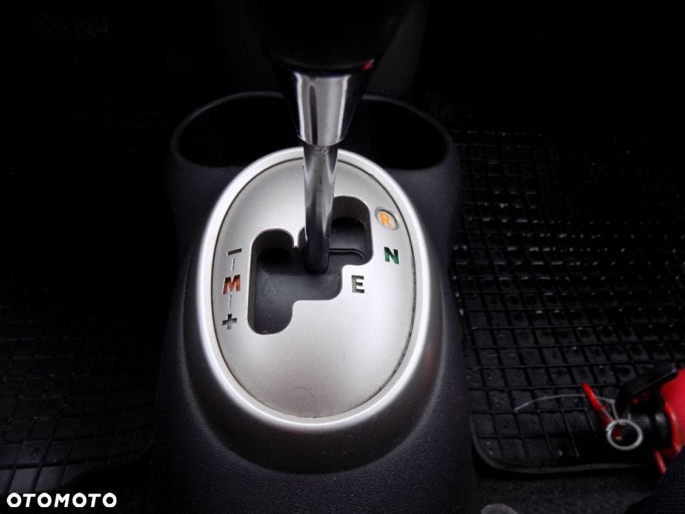 Toyota Yaris - 10