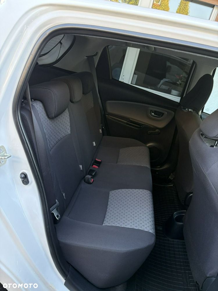 Toyota Yaris - 16