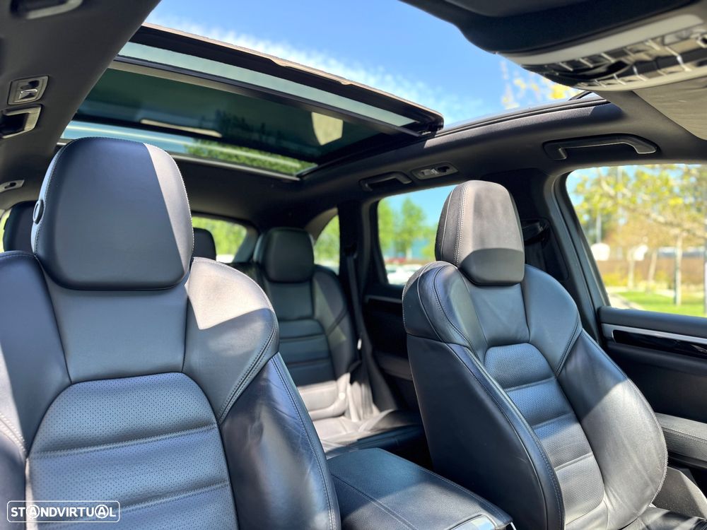 Porsche Cayenne S - 16