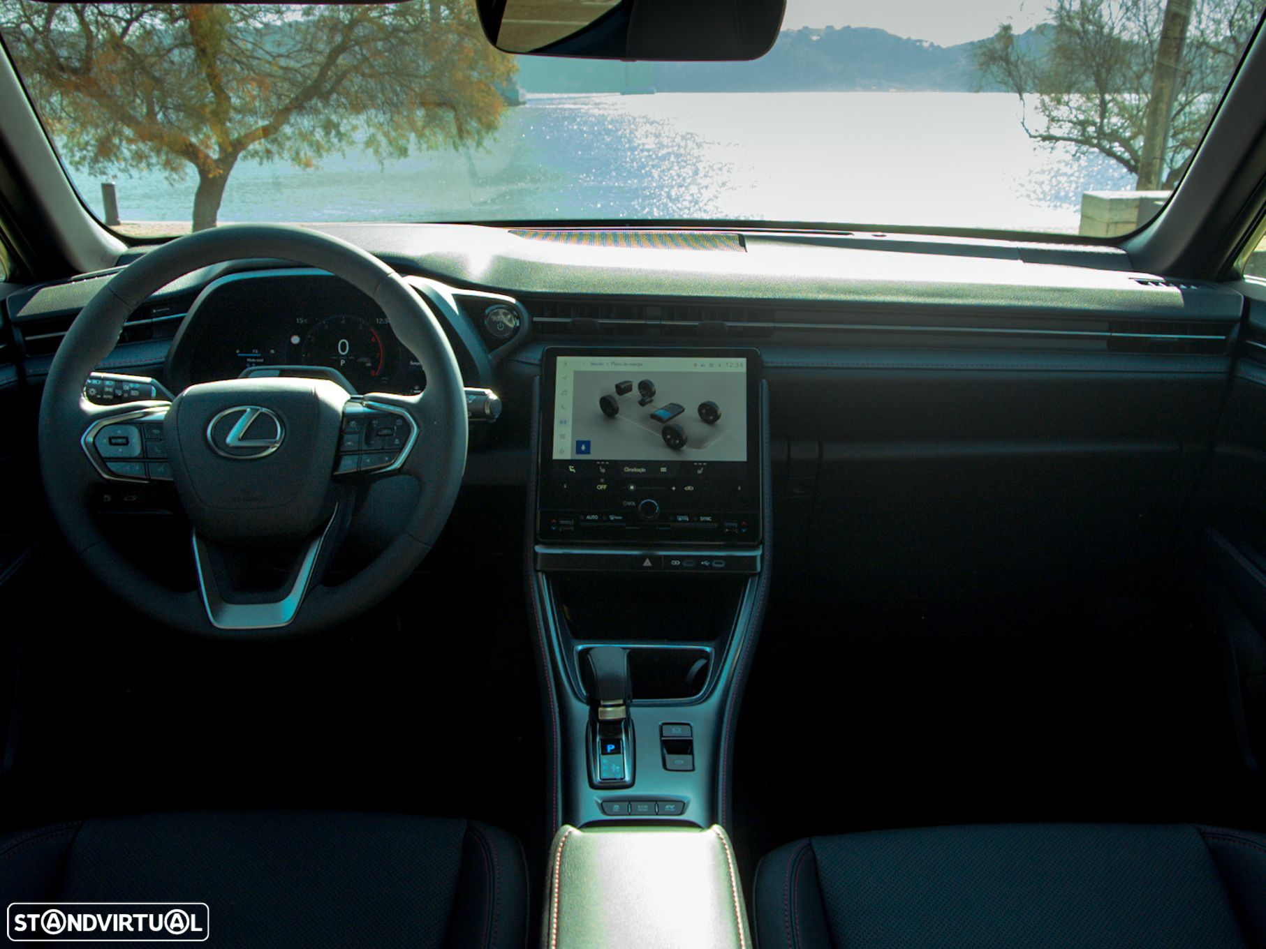 Lexus LBX - 9
