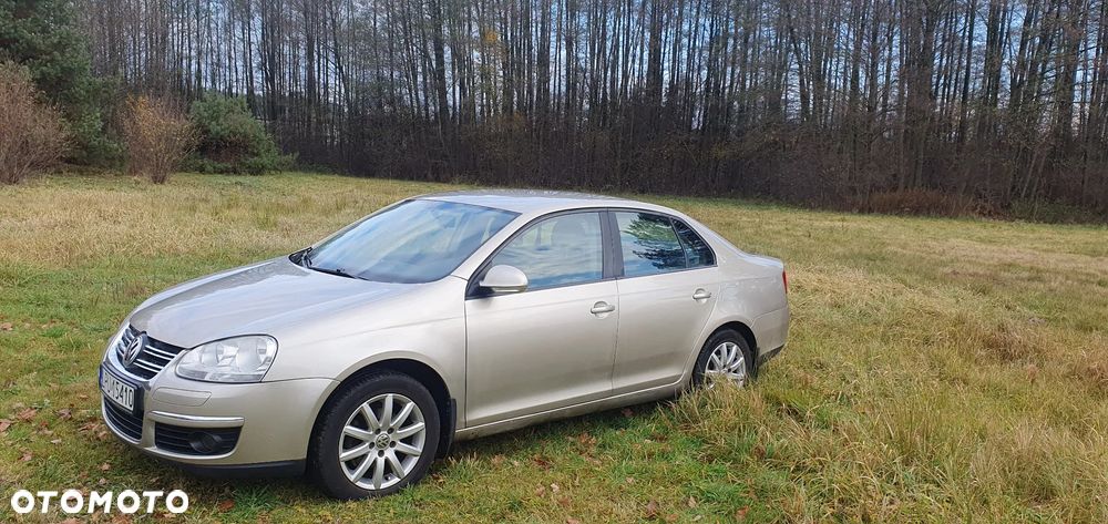 Volkswagen Jetta 1.6 FSI Comfortline - 16