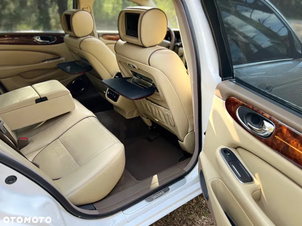 Jaguar XJ - 18