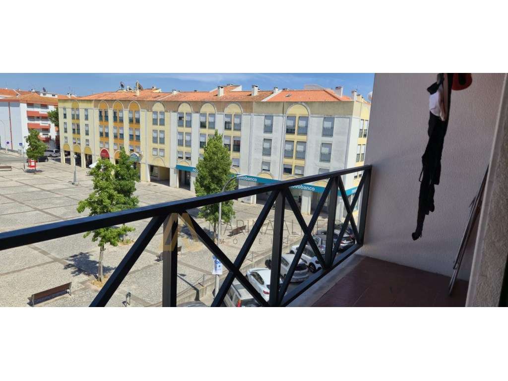 Apartamento t3 transformado em t2 com 2 varandas e arrecadação no c... - Grande imagem: 2/18
