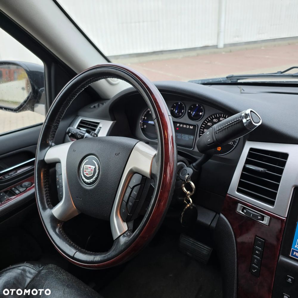 Cadillac Escalade - 15