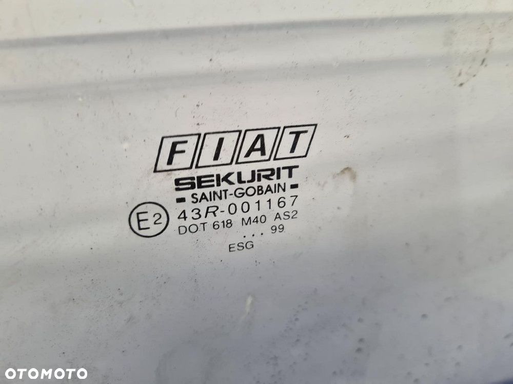 FIAT 126P SZYBA TYLNA - 4