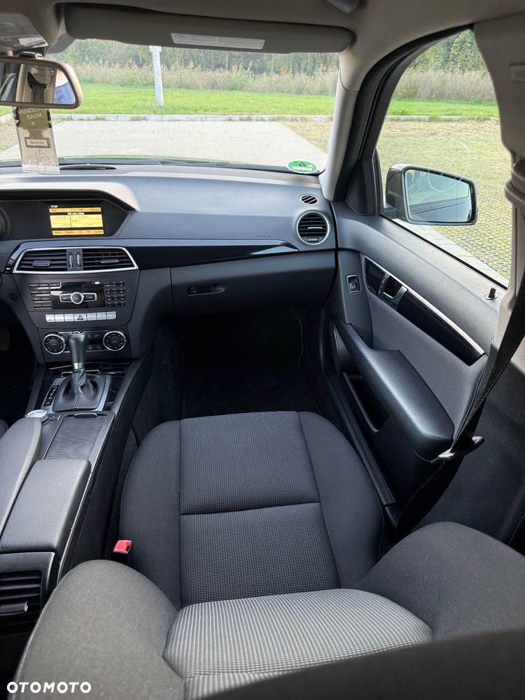 Mercedes-Benz Klasa C 180 CGI Automatik BlueEFFICIENCY - 26