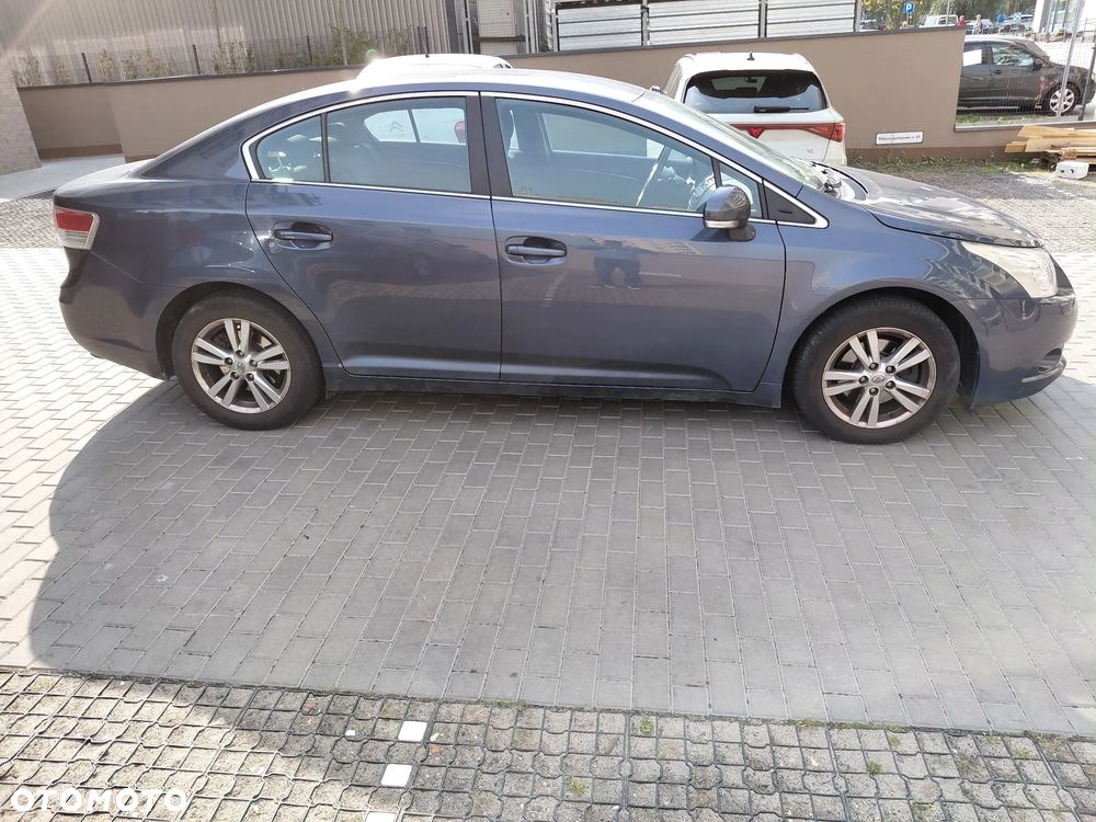 Toyota Avensis 1.8 Sol - 21