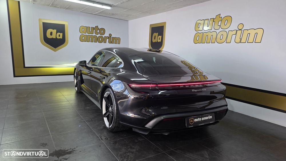 Porsche Taycan 4S - 10