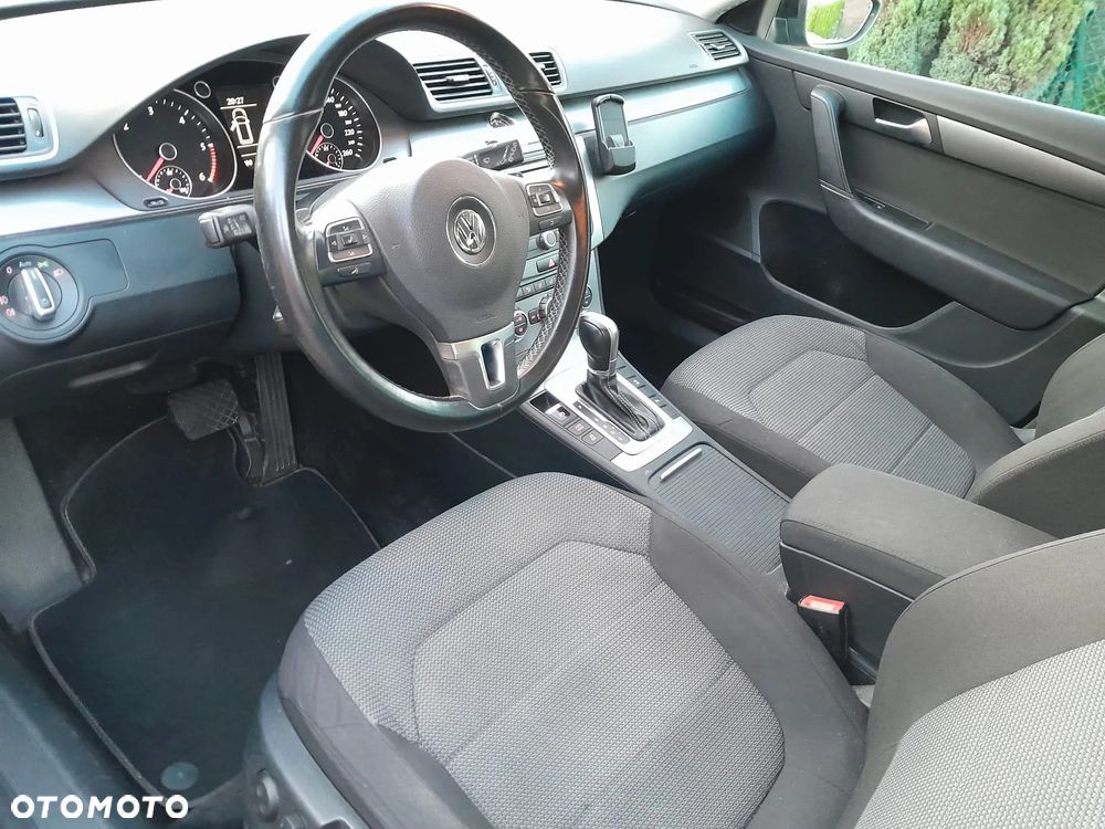 Volkswagen Passat 2.0 Blue TDI DSG SCR Comfortline - 9
