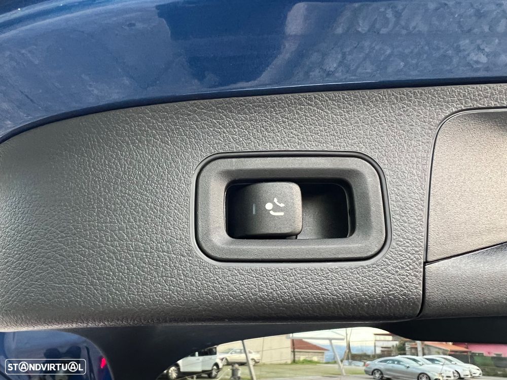 Mercedes-Benz EQA 300 4Matic - 11