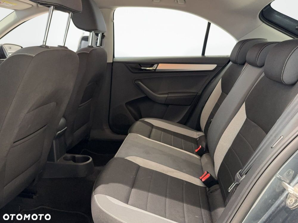 Skoda RAPID 1.0 TSI Ambition - 12