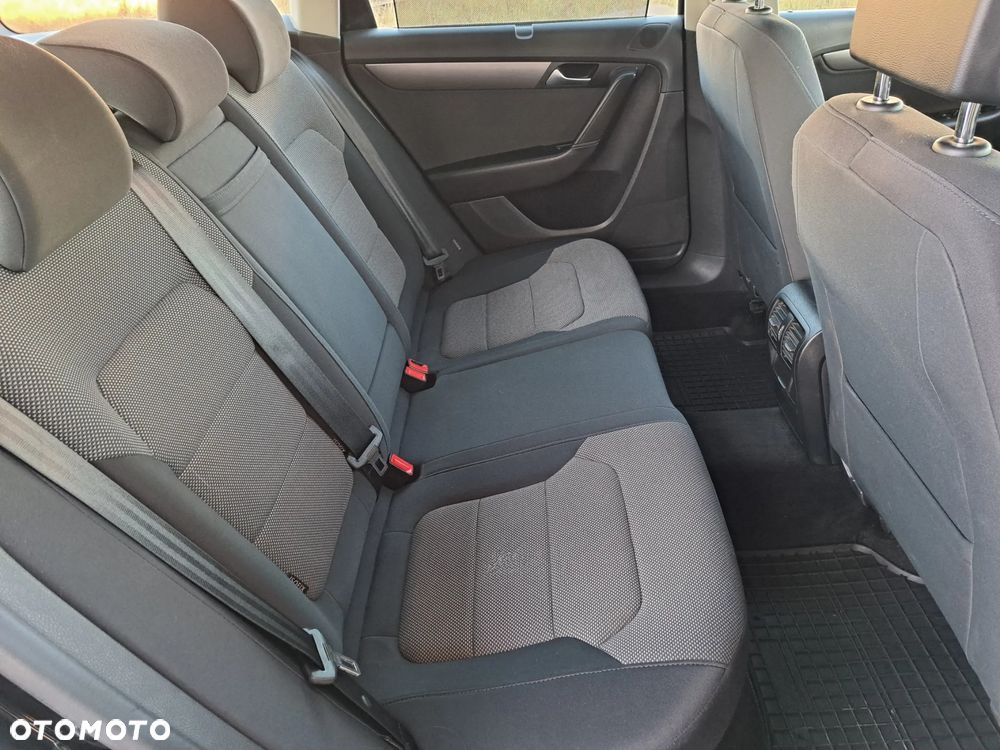 Volkswagen Passat - 22