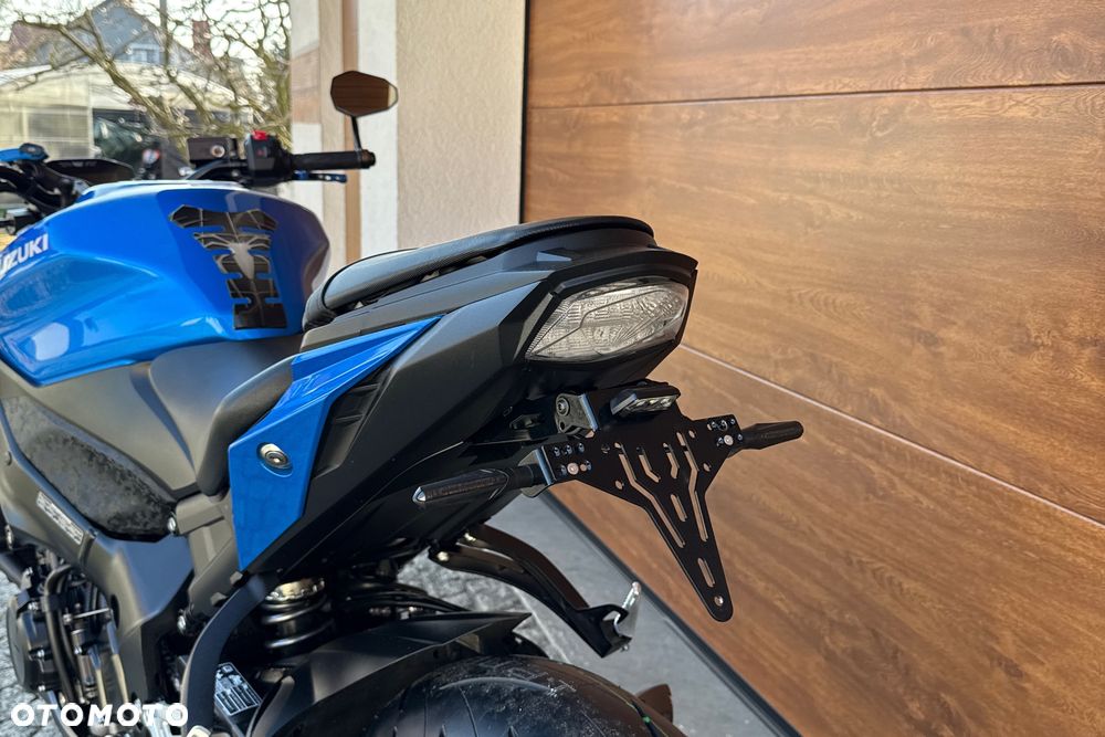 Suzuki GSX - 30